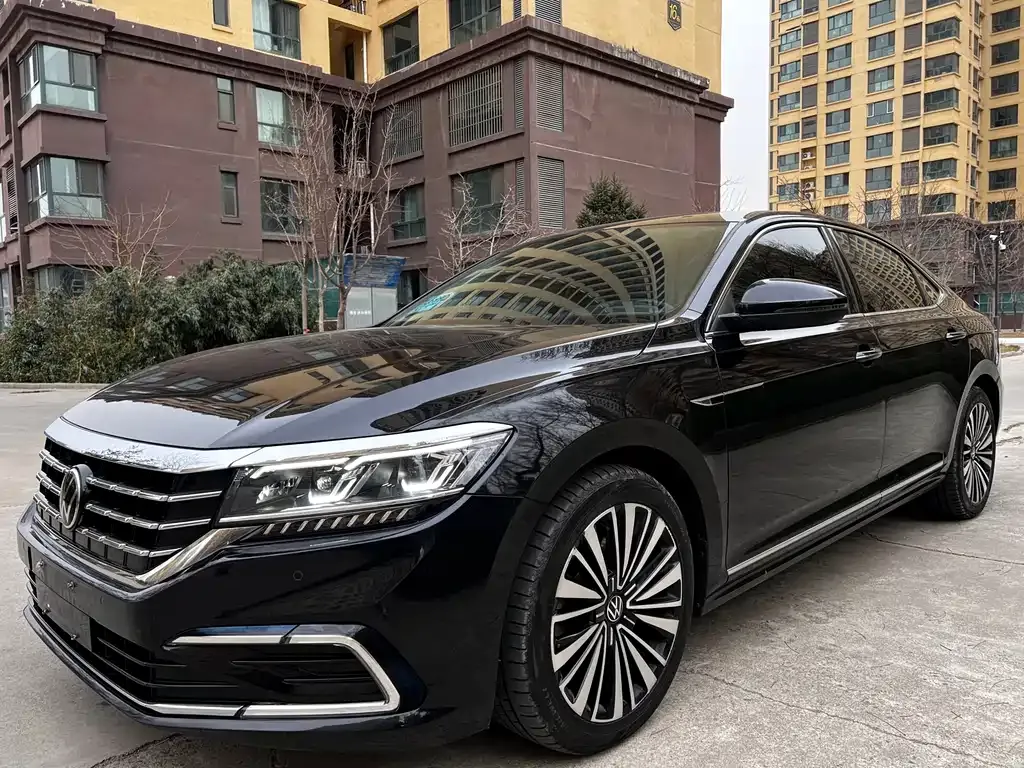 Volkswagen Passat — фото 1