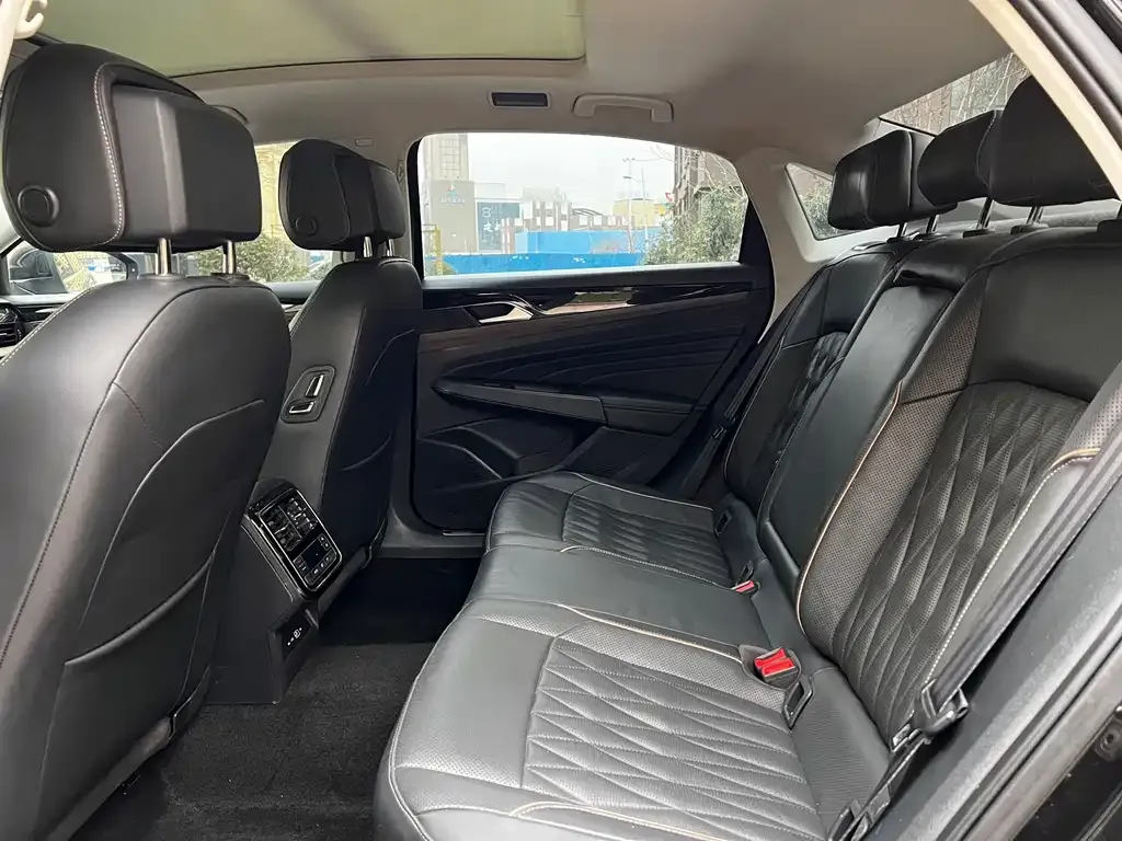 Volkswagen Passat — фото 2