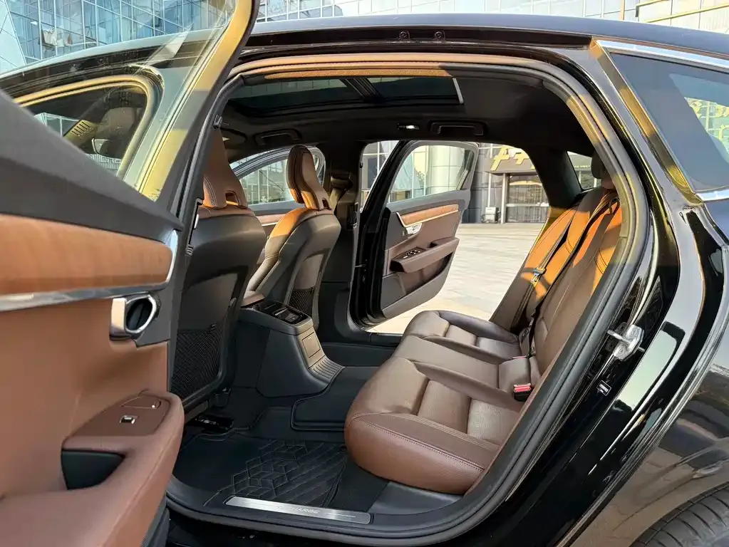Volvo S90 PHEV 2021 из CN, фото 2