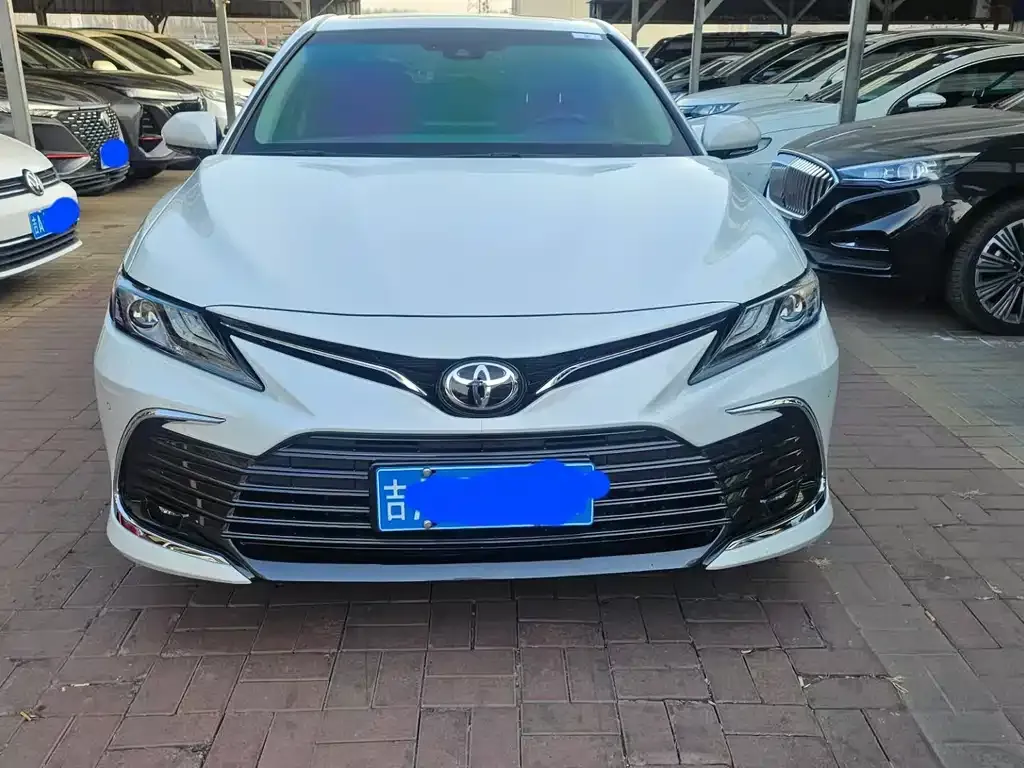 Toyota Camry — фото 7