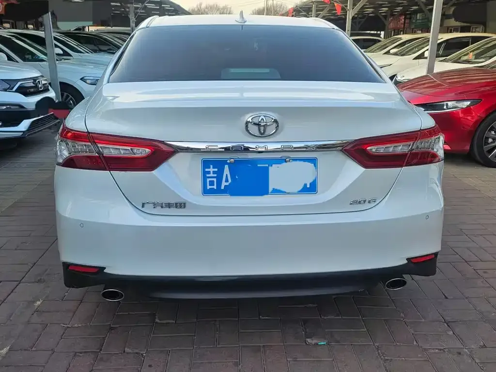 Toyota Camry — фото 9