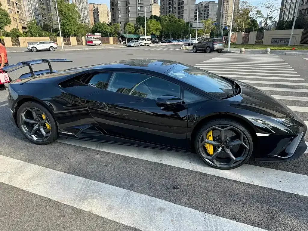 Lamborghini Huracan 2023 из CN, фото 5