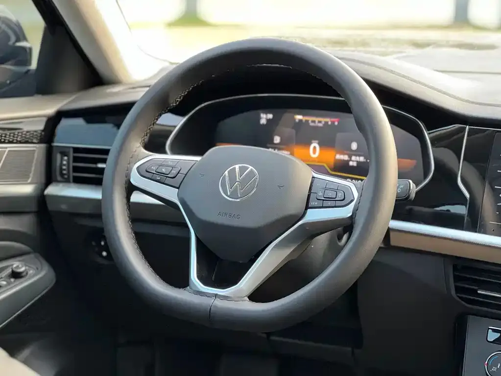 Volkswagen Passat — фото 8