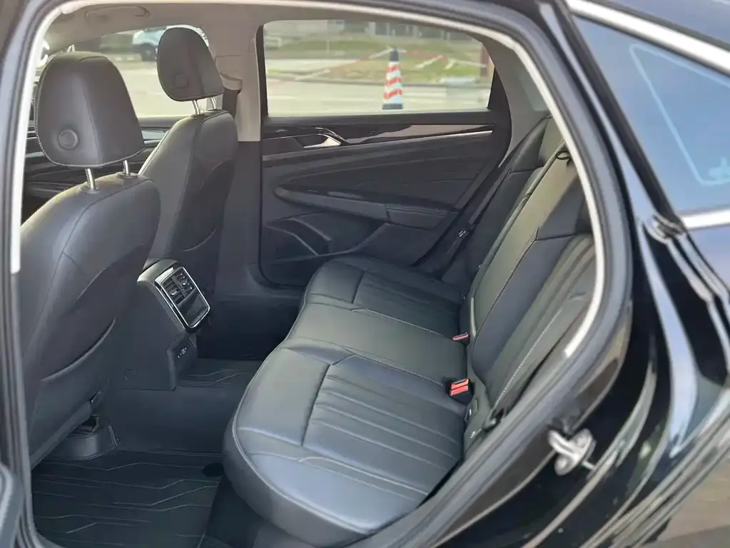 Volkswagen Passat — фото 9