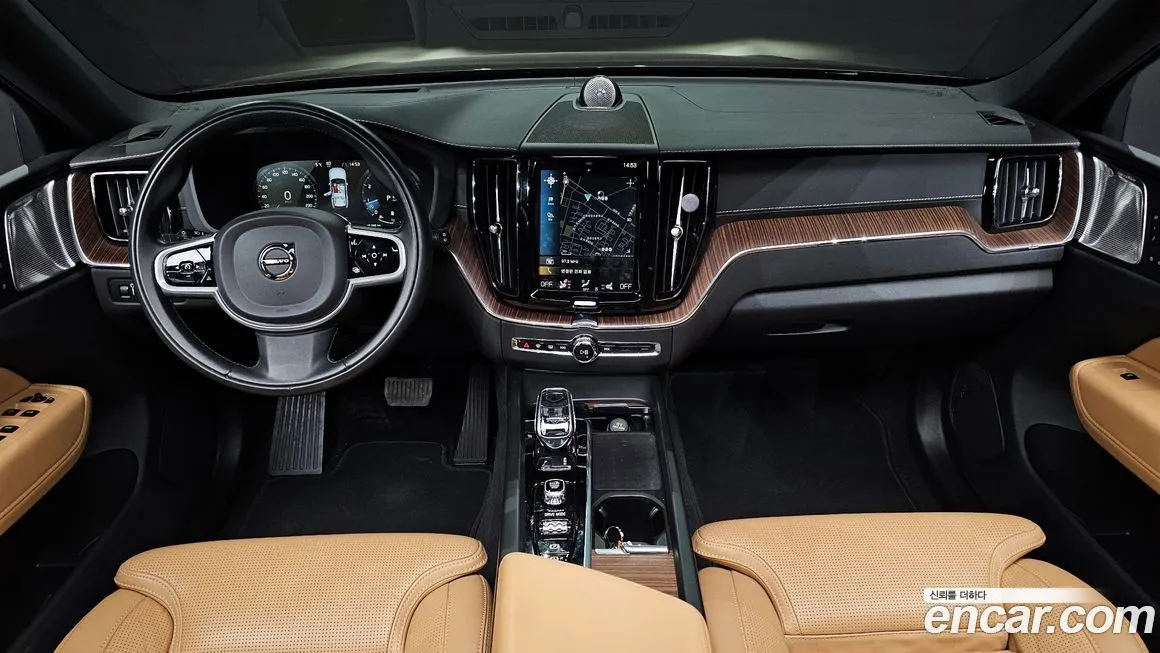 Volvo XC60 — фото 10