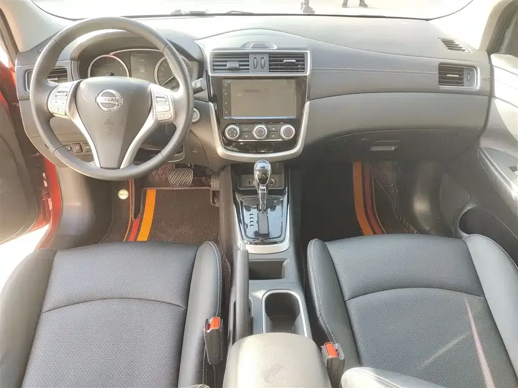 Nissan Tiida — фото 10