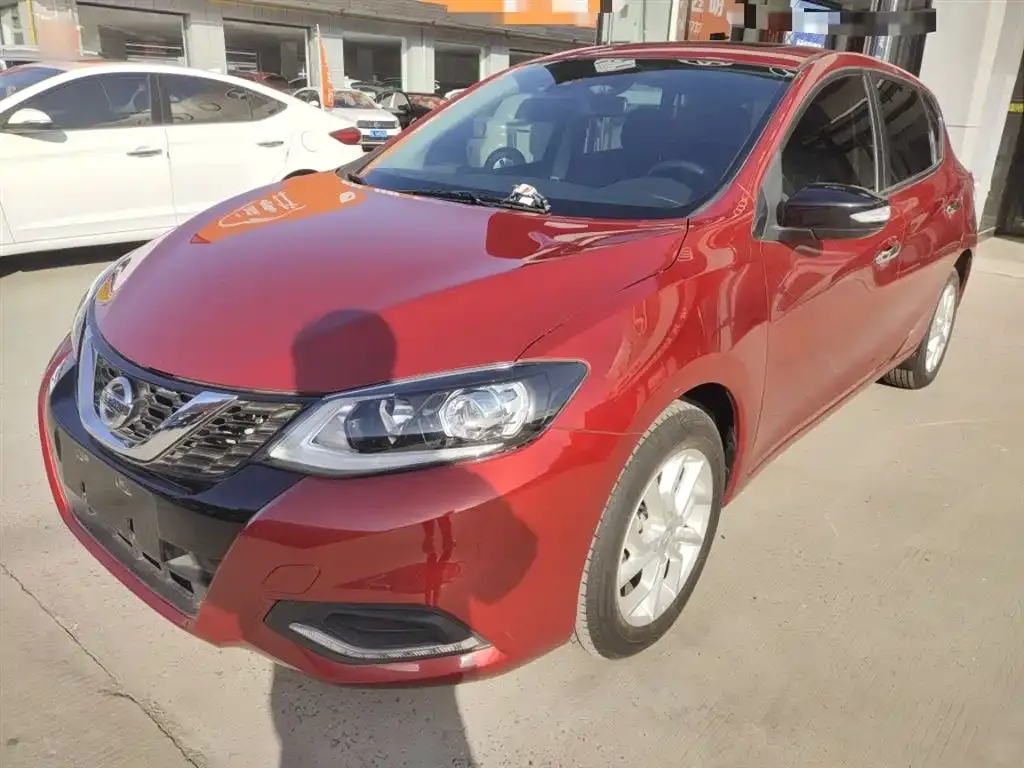 Nissan Tiida — фото 2