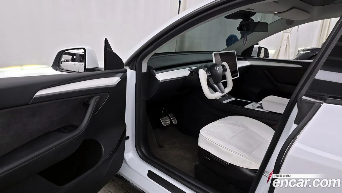 Tesla Model Y — фото 8