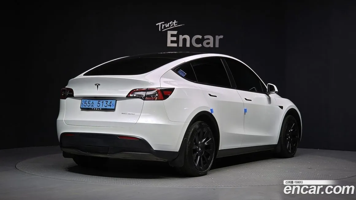 Tesla Model Y — фото 10