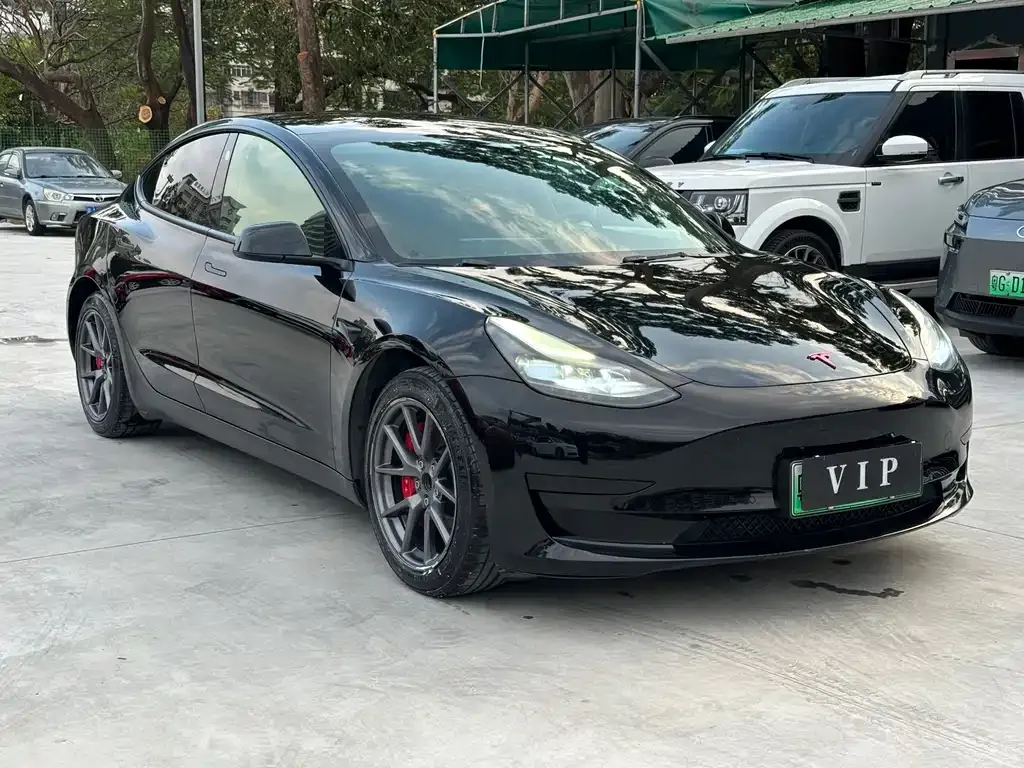 Tesla Model 3 — фото 1