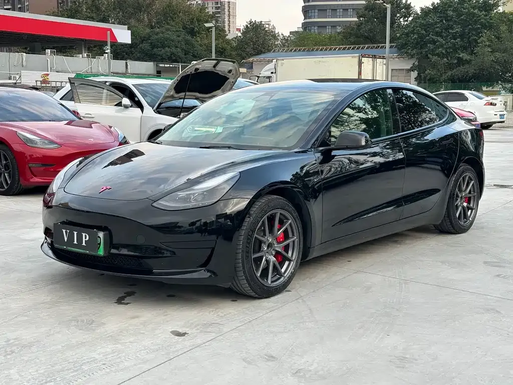 Tesla Model 3 — фото 5