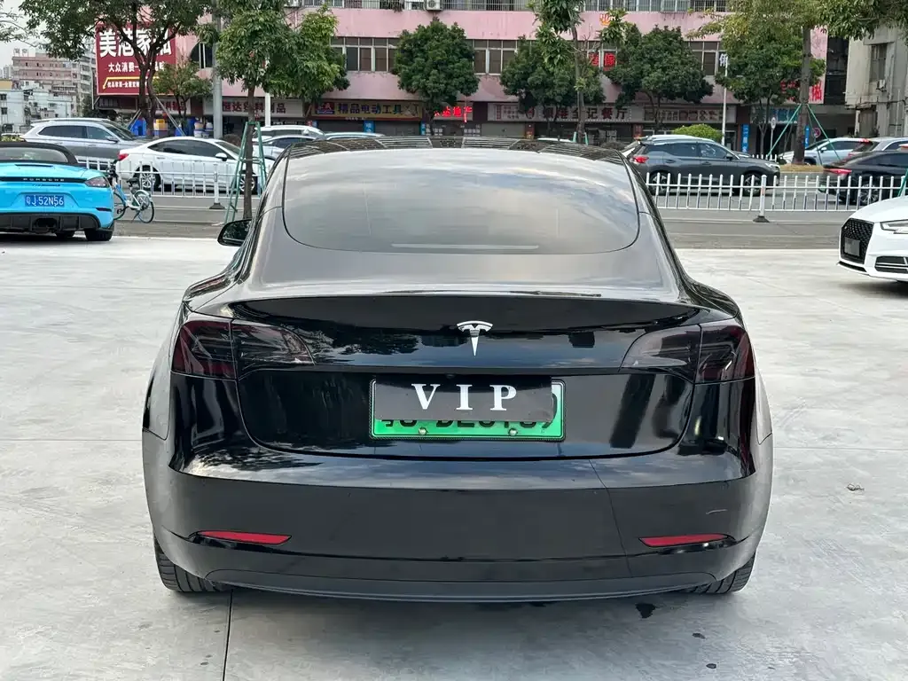 Tesla Model 3 — фото 3