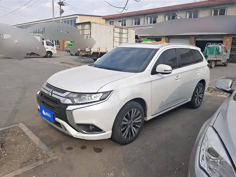 Mitsubishi Outlander 2022 из CN, фото 1