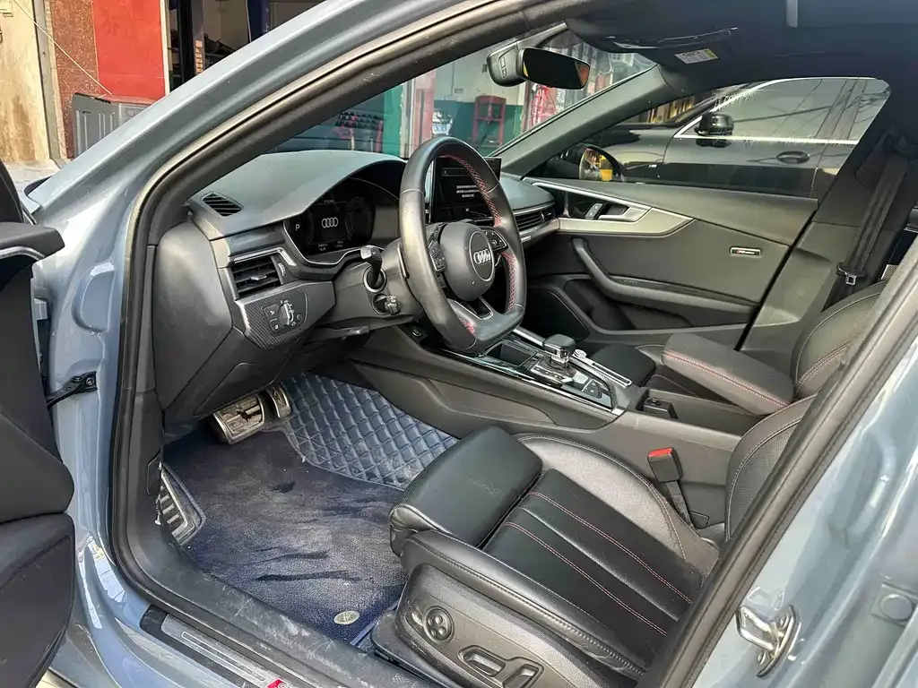 Audi A4L 2022 из CN, фото 2