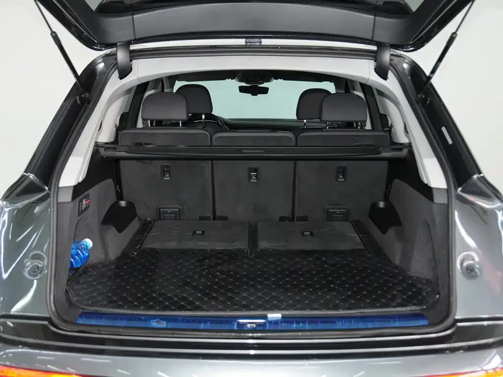 Audi Q7 2021 из CN, фото 6