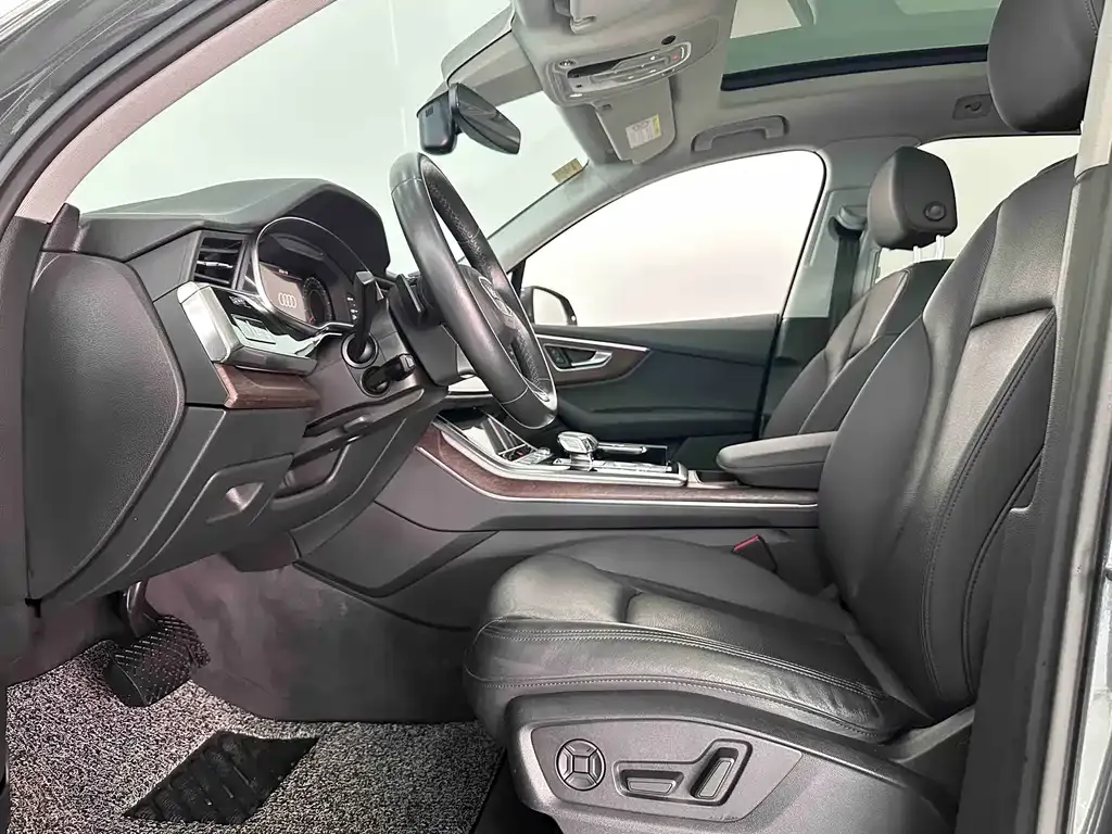 Audi Q7 2021 из CN, фото 9