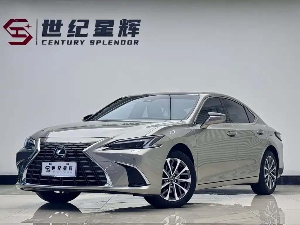 Lexus ES — фото 1