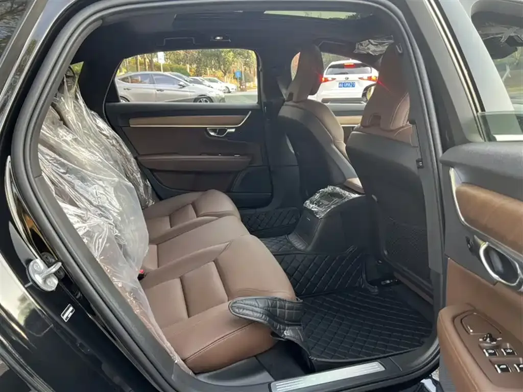 Volvo S90 PHEV 2025 из CN, фото 3