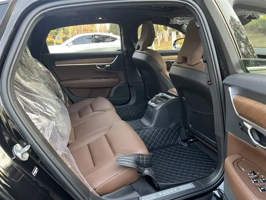 Volvo S90 PHEV 2025 из CN, фото 4