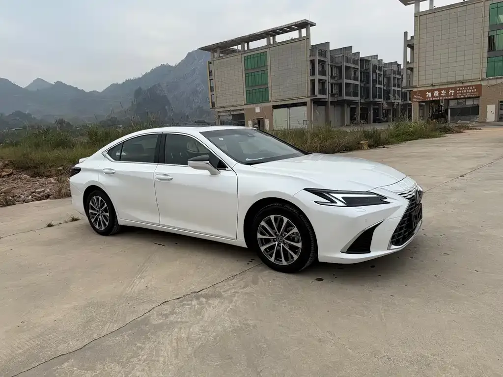 Lexus ES — фото 1
