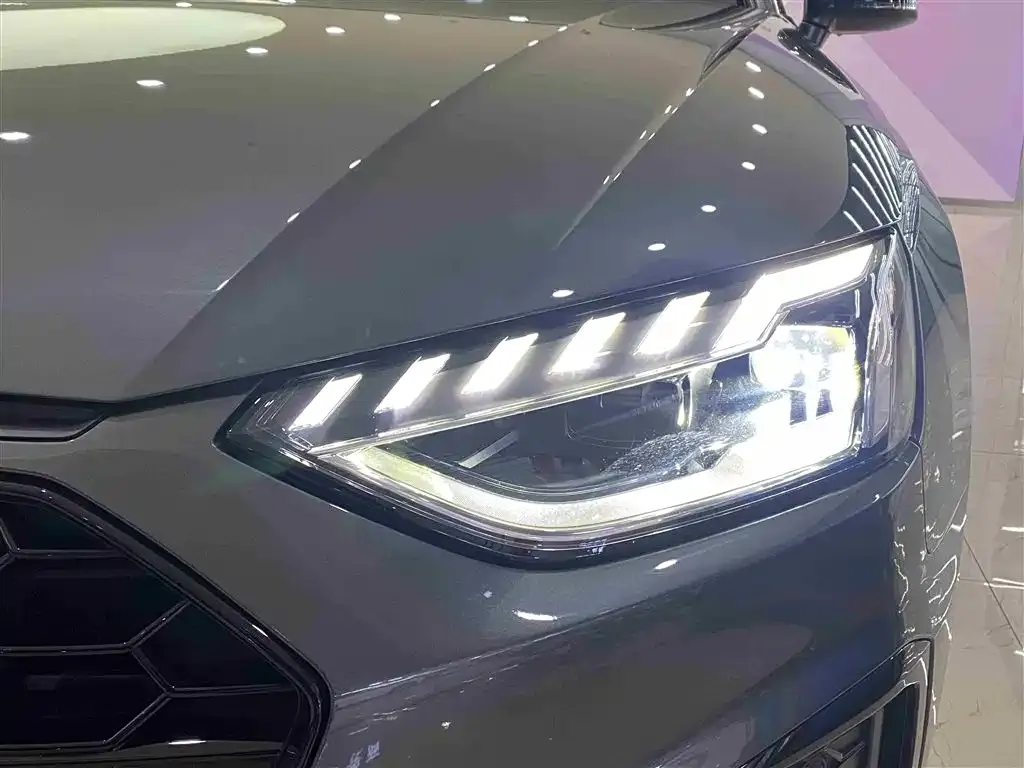 Audi A4L 2023 из CN, фото 2