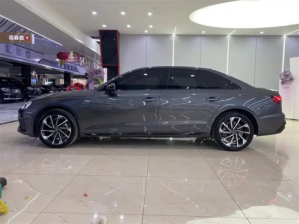 Audi A4L 2023 из CN, фото 3