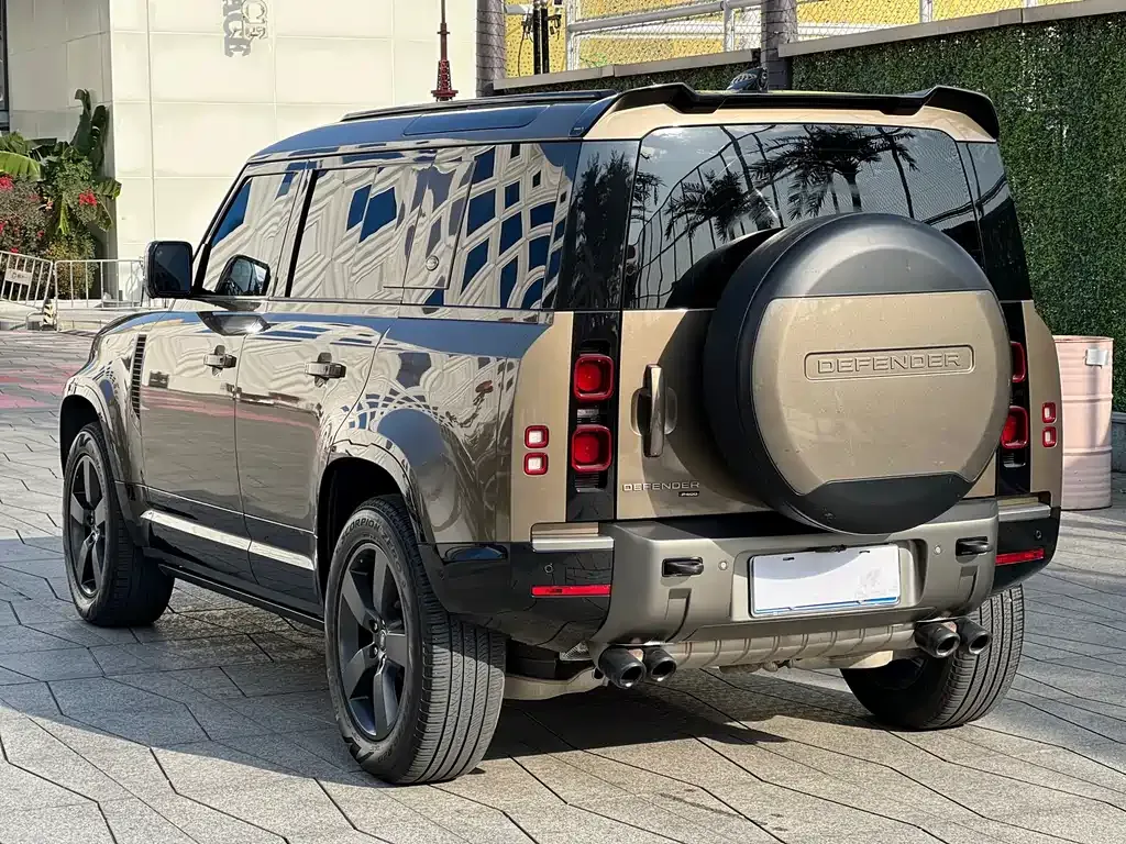 Land Rover Defender — фото 6