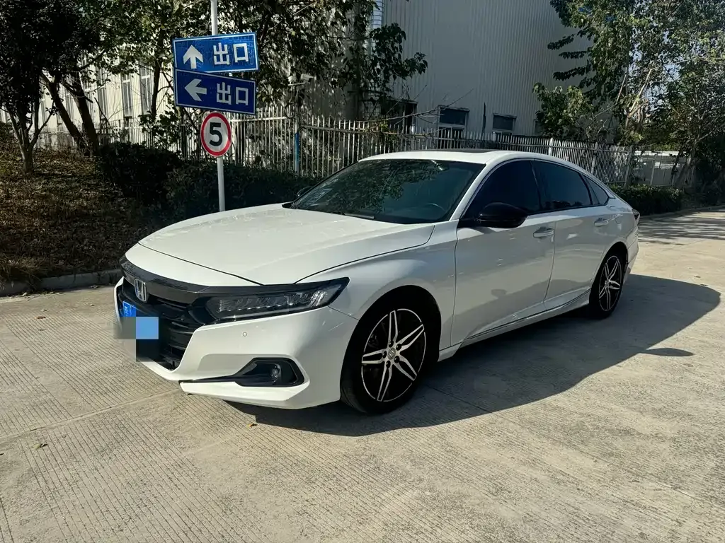 Honda Accord — фото 1