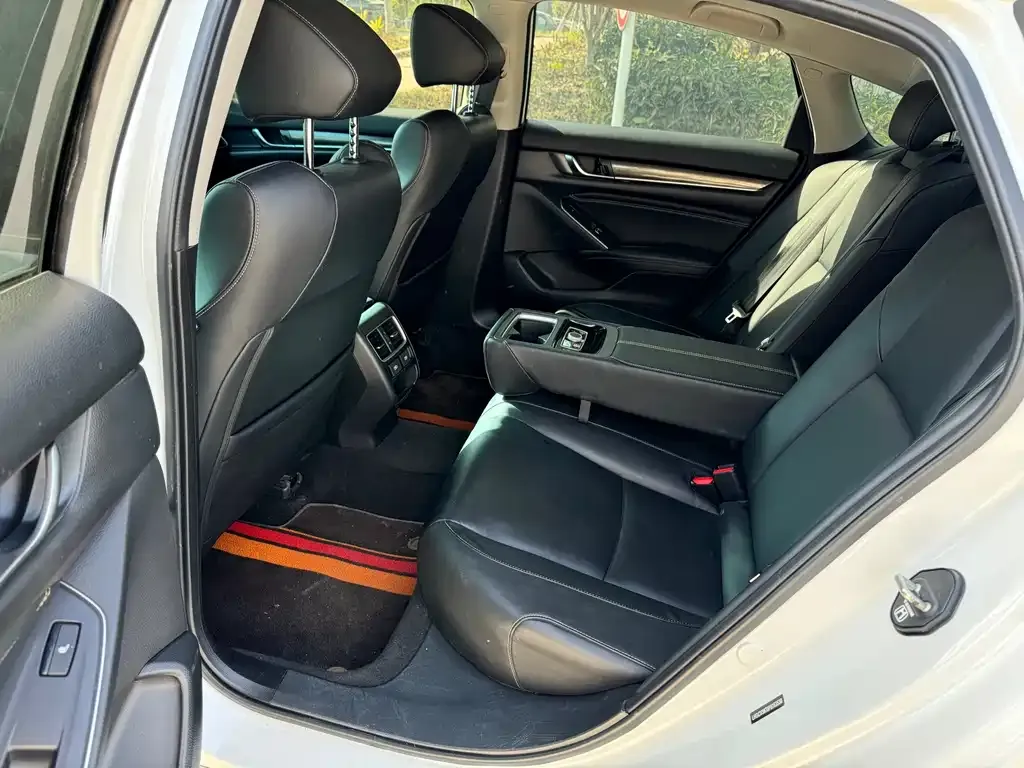 Honda Accord — фото 9