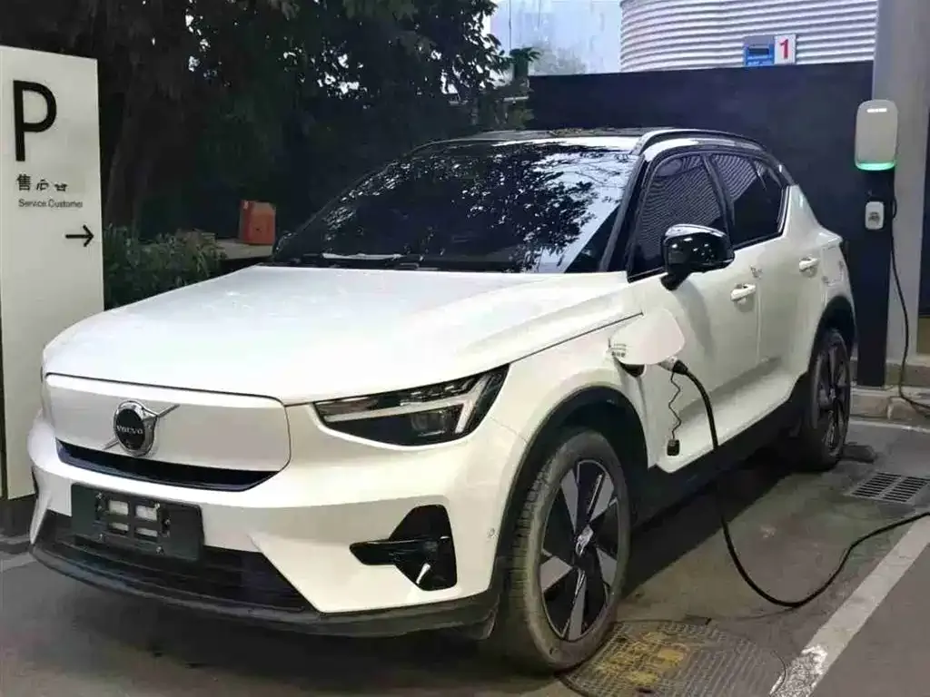 Volvo XC40 NEV — фото 1