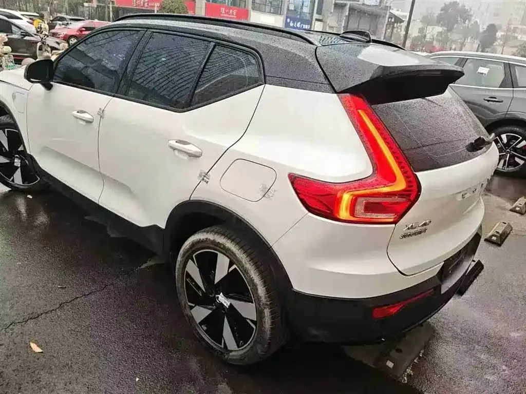 Volvo XC40 NEV — фото 10