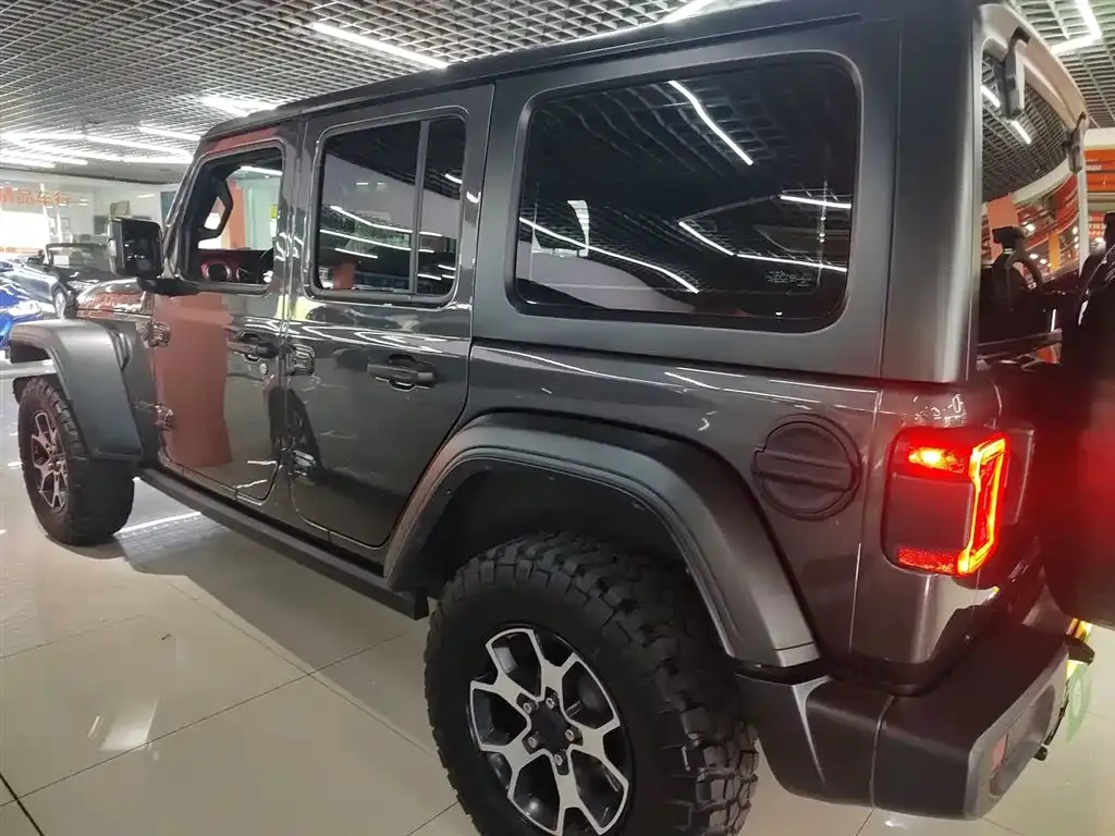 Jeep Wrangler — фото 6