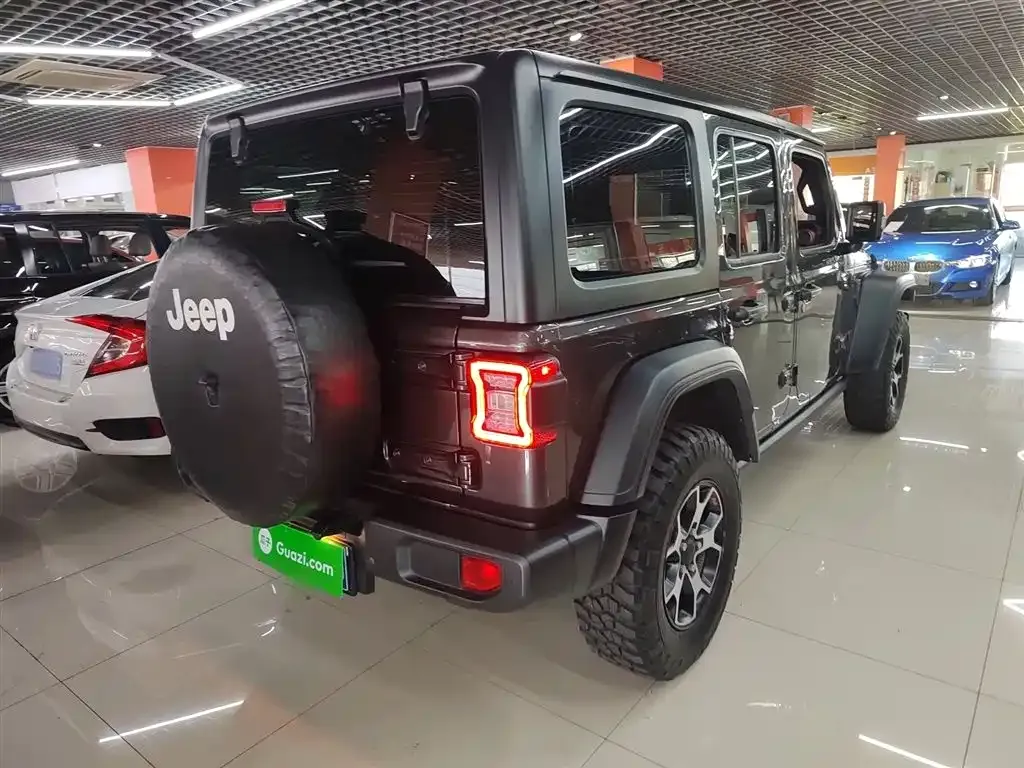 Jeep Wrangler — фото 10