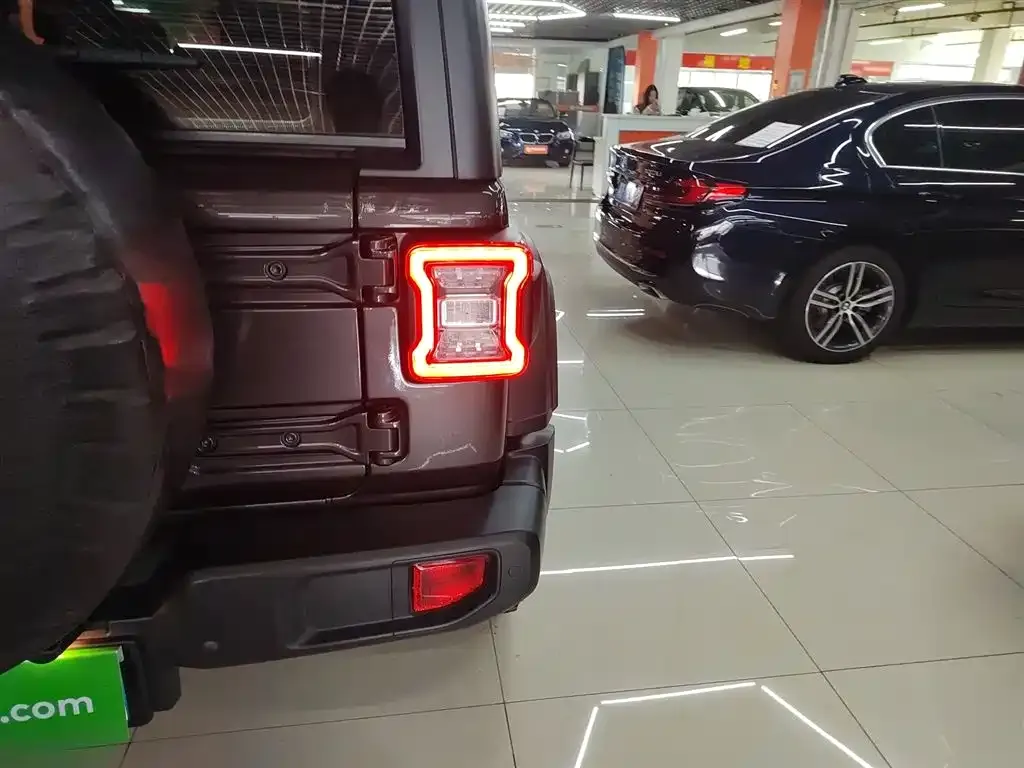 Jeep Wrangler — фото 2