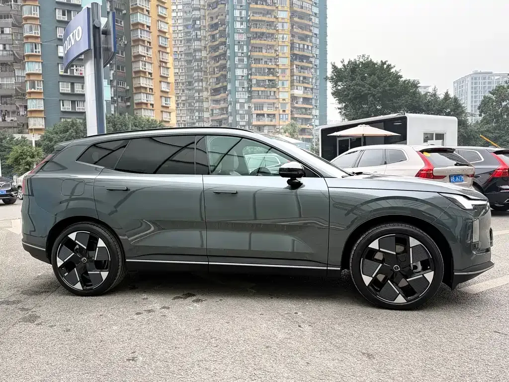 Volvo XC70 Plug-in Hybrid — фото 6