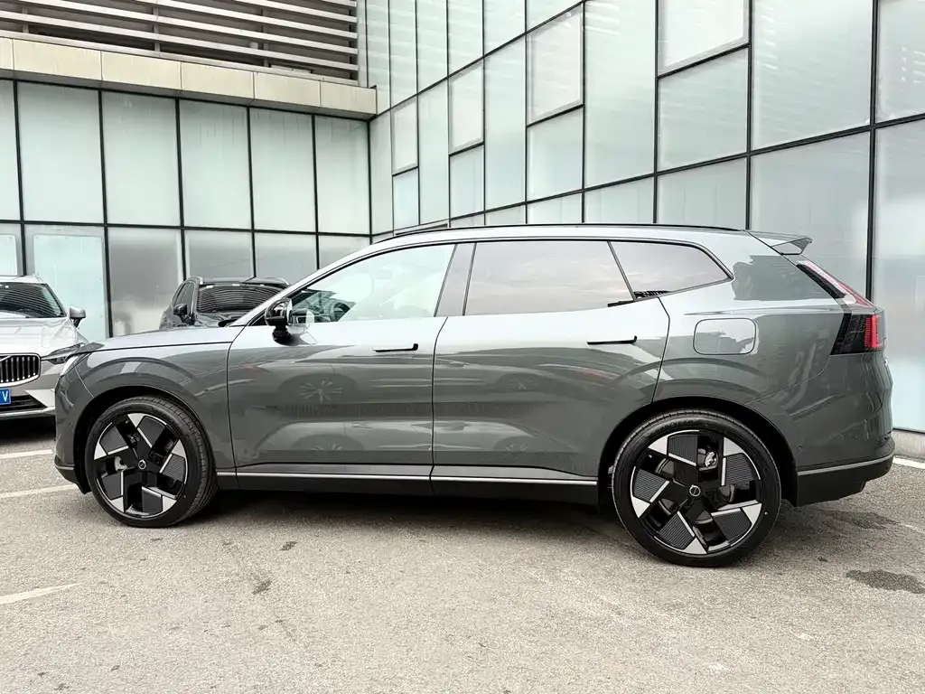 Volvo XC70 Plug-in Hybrid — фото 9