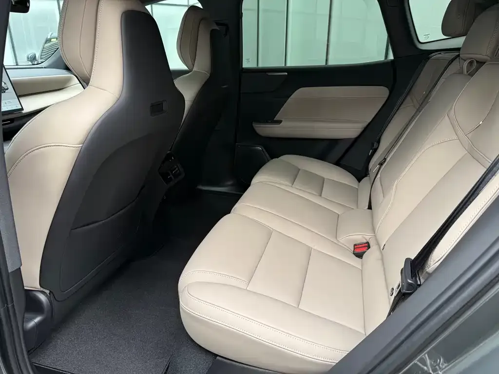 Volvo XC70 Plug-in Hybrid — фото 4
