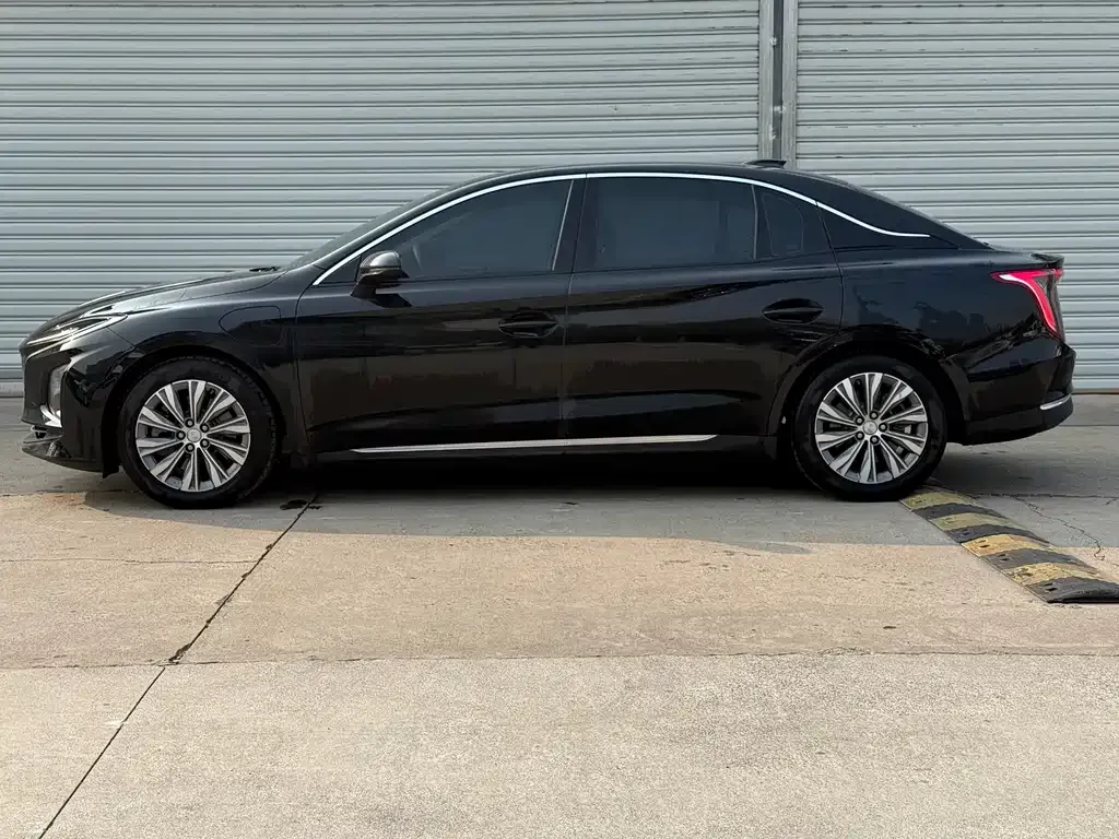 Hongqi E-QM5 2024 из CN, фото 6