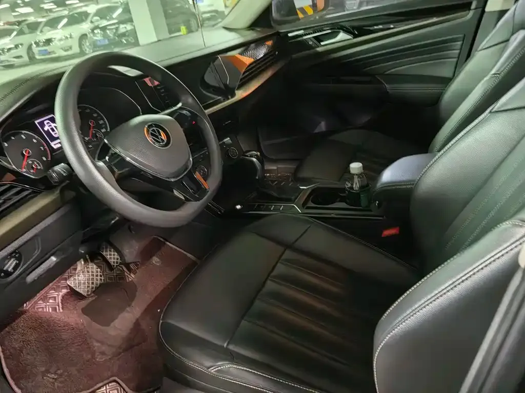 Volkswagen Passat 2021 из CN, фото 10