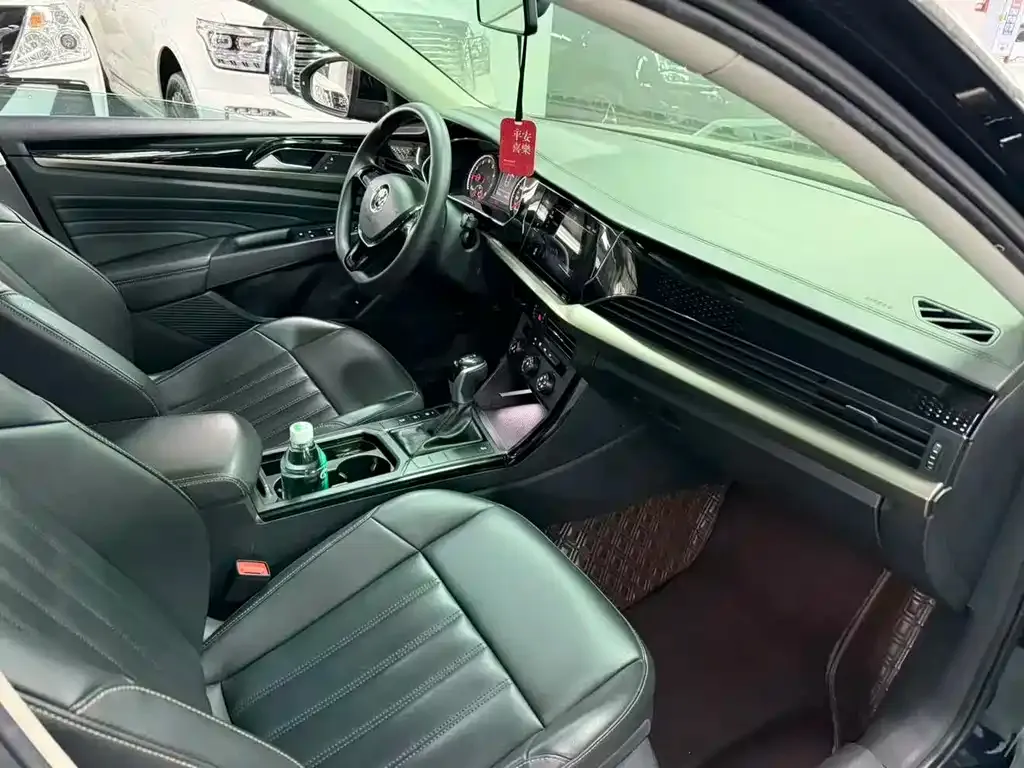 Volkswagen Passat 2021 из CN, фото 2