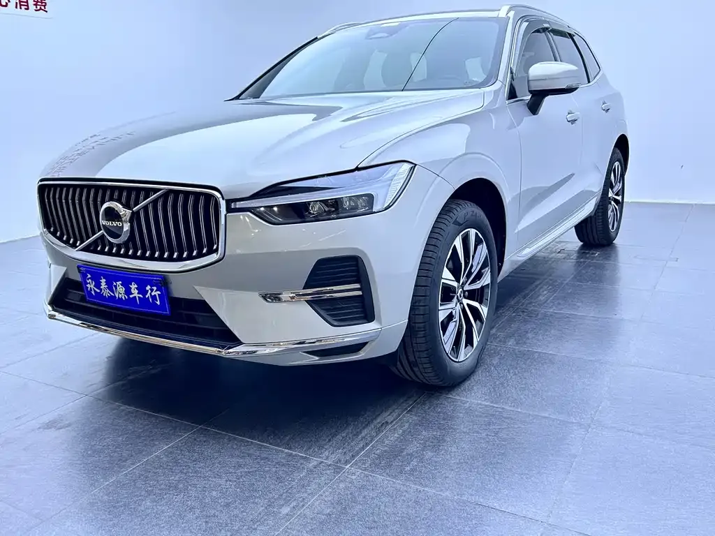 Volvo XC60 — фото 1