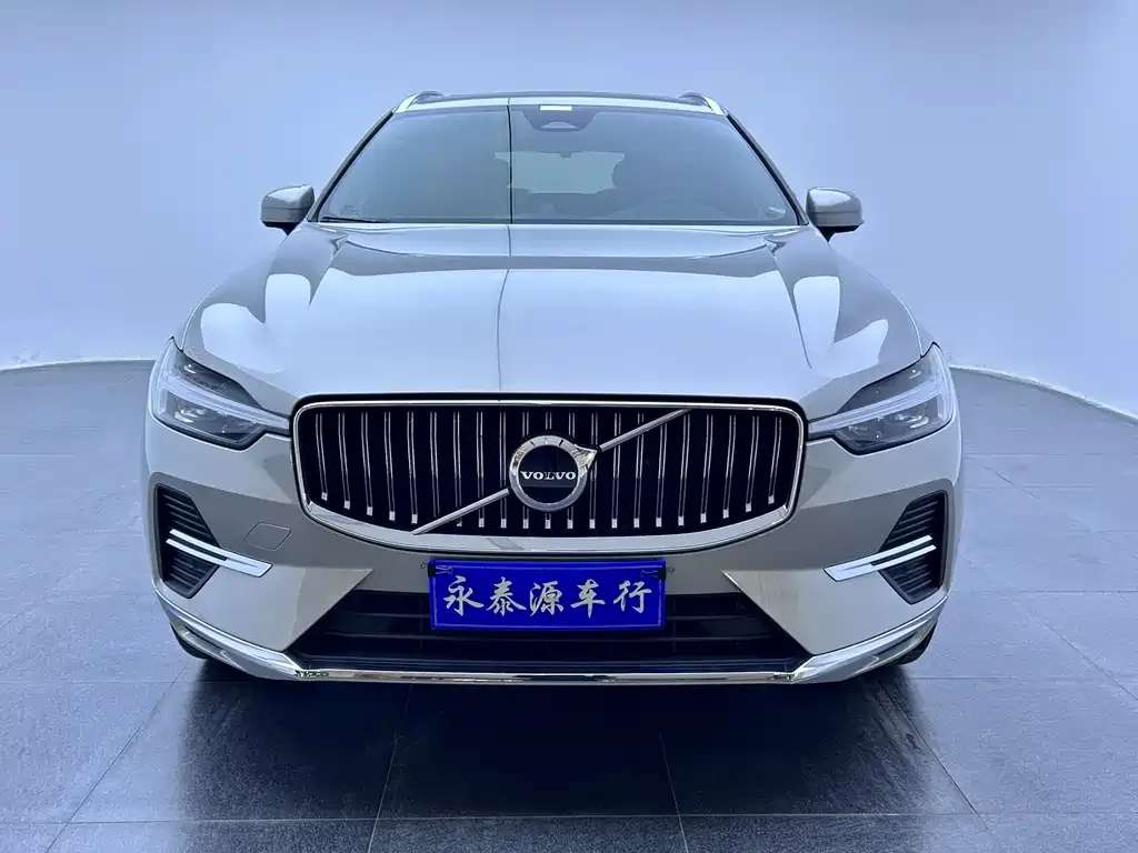 Volvo XC60 — фото 8