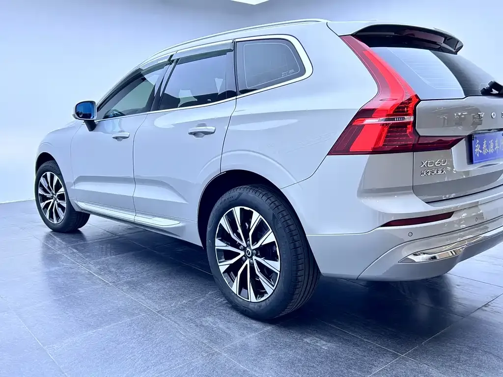 Volvo XC60 — фото 3