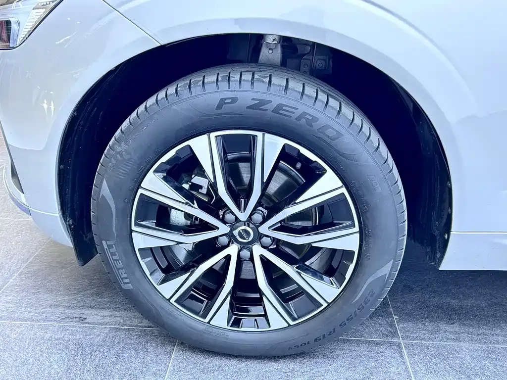 Volvo XC60 — фото 4