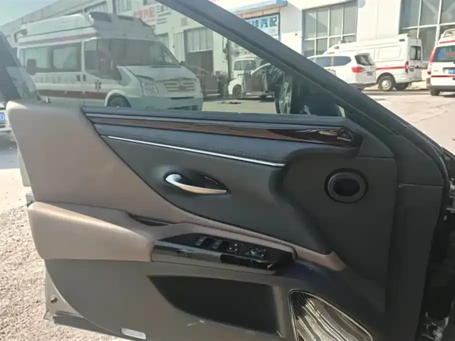 Lexus ES 2023 из CN, фото 4