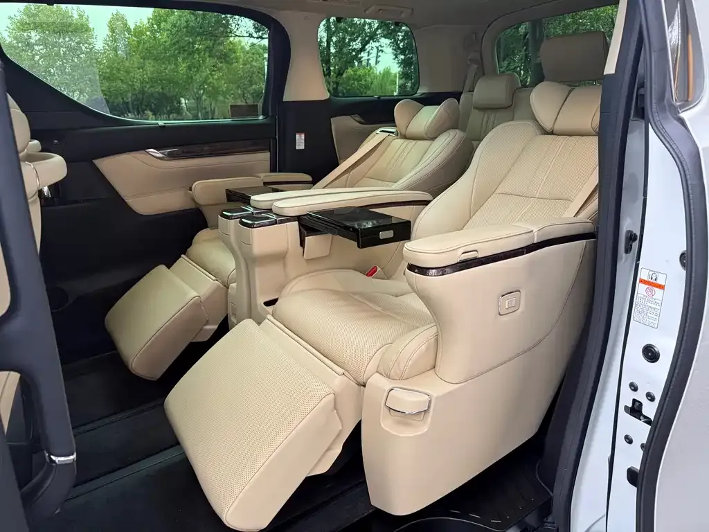 Toyota Alphard 2022 из CN, фото 9