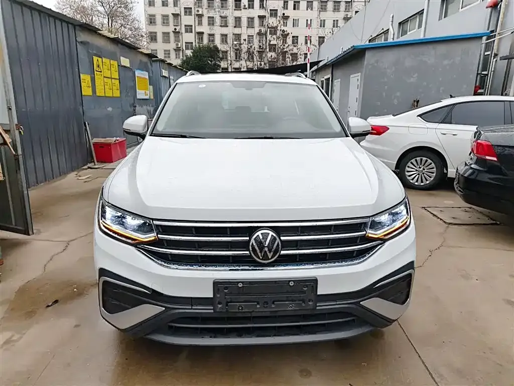 Volkswagen Tiguan L 2023 из CN, фото 3
