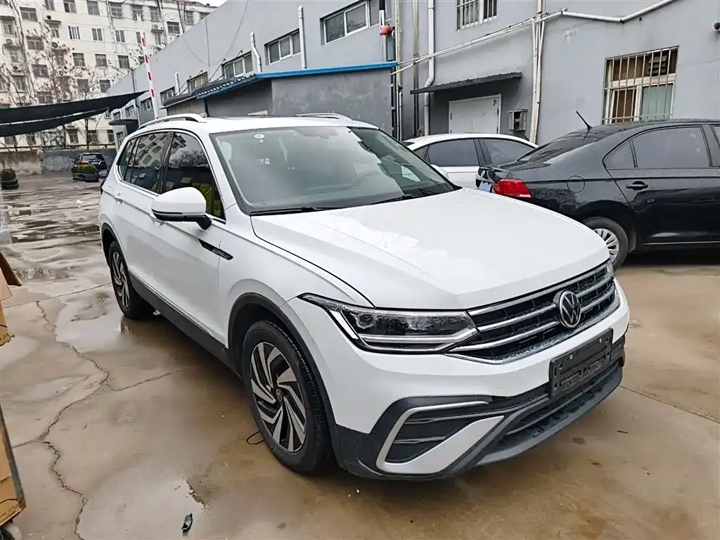 Volkswagen Tiguan L 2023 из CN, фото 2
