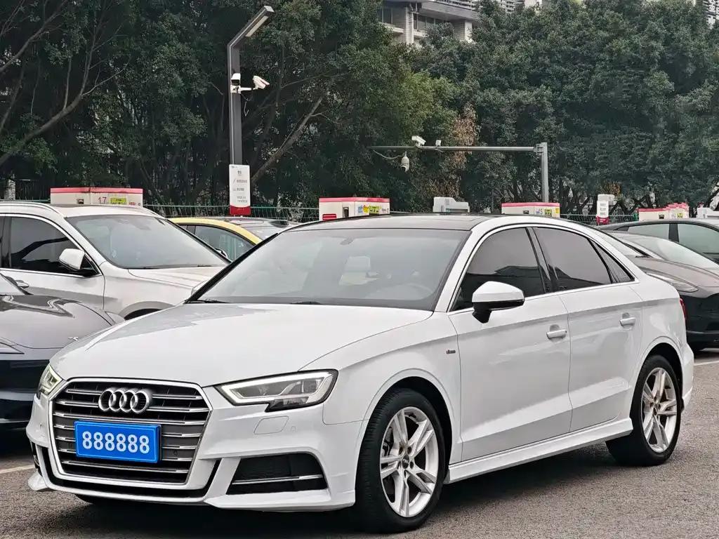 Audi A3 — фото 1