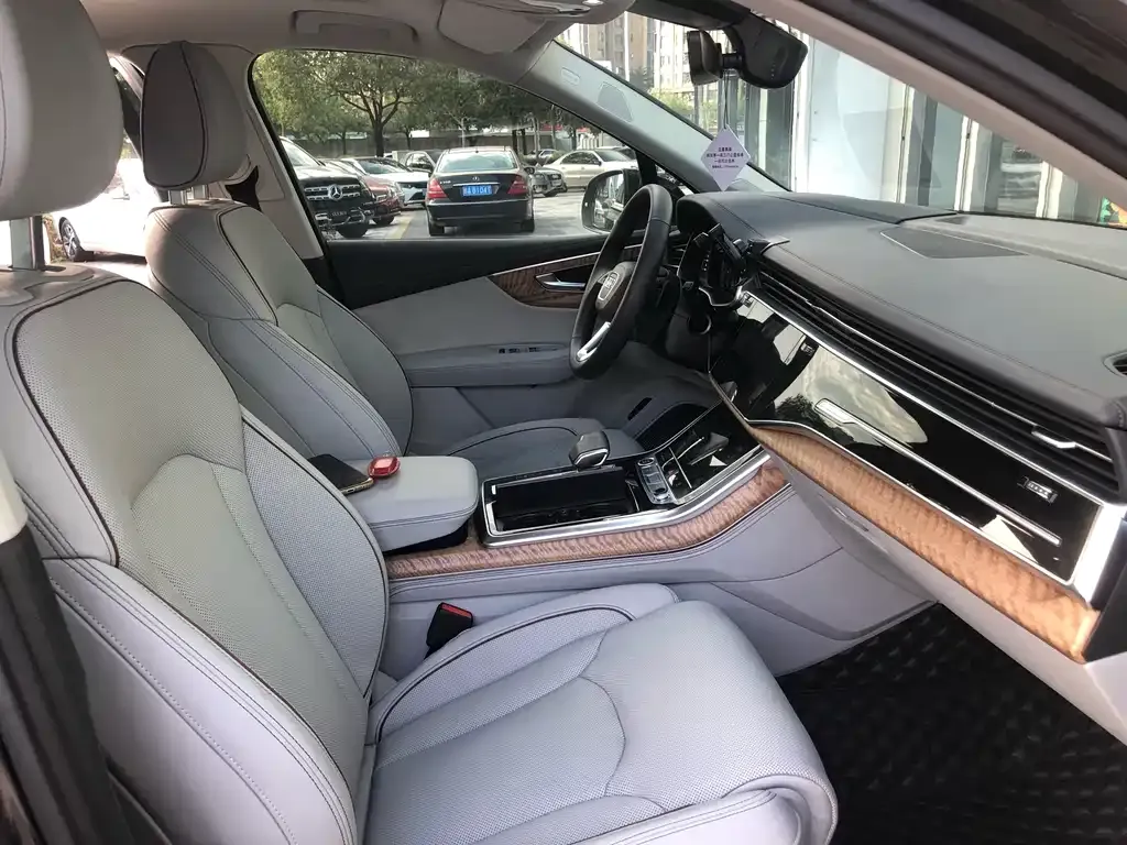 Audi Q7 2025 из CN, фото 3
